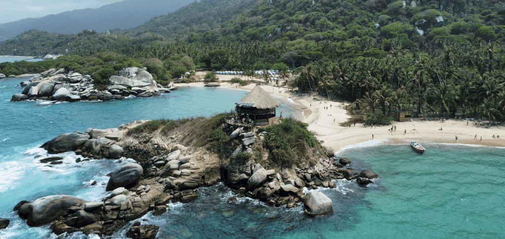 Transporte terrestre y marítimo al Parque Tayrona - Vans, expresos y lanchas desde Santa Marta